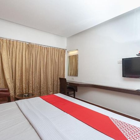 Oyo 19674 Apoorva'S Guest House Chennai Bagian luar foto