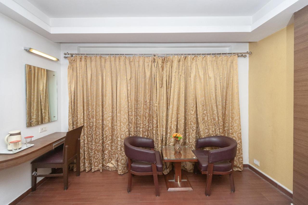 Oyo 19674 Apoorva'S Guest House Chennai Bagian luar foto